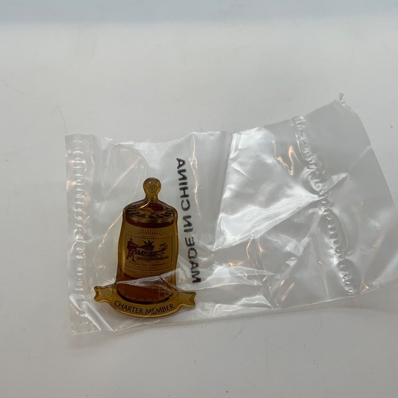 Vintage Anheuser Busch Collectors Club Charter Member Stein Lapel Pin & Envelope - Picture 5 of 14